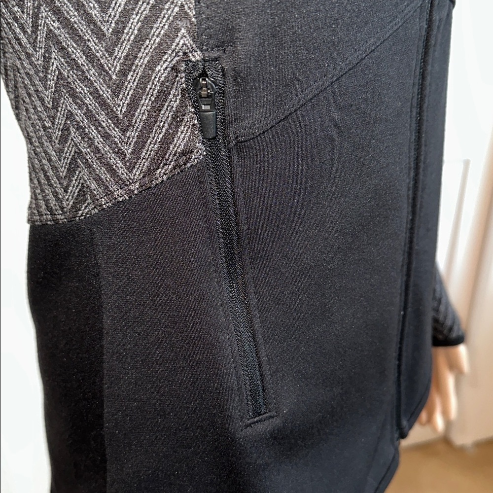 C9 by Champion Athletics Black and Gray Patterned Jacket Size XS. - Picture 5 of 16